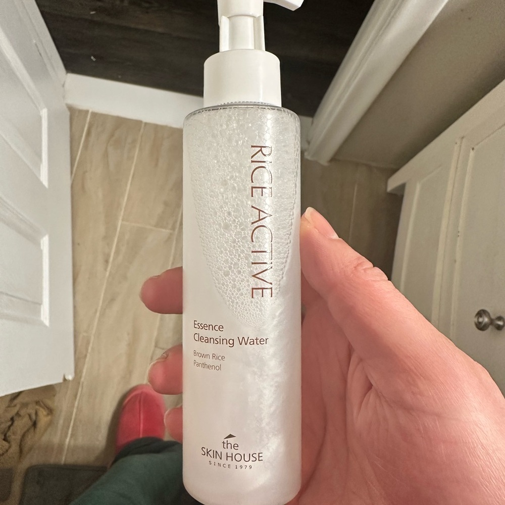 The skin house essence cleansing water